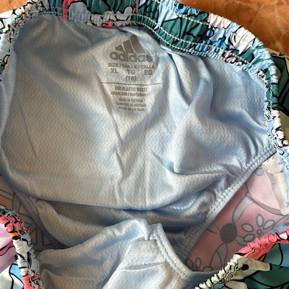 Adidas girls floral running shorts sz XL (16) - Picture 3 of 4